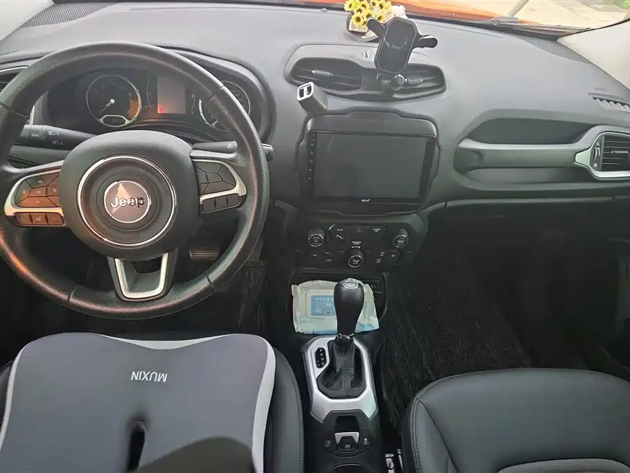 Jeep Renegade 2020 — фото 12