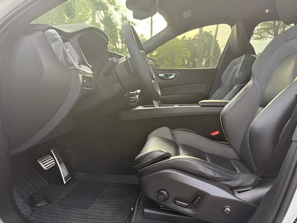 Volvo XC60 PHEV 2020 — фото 10