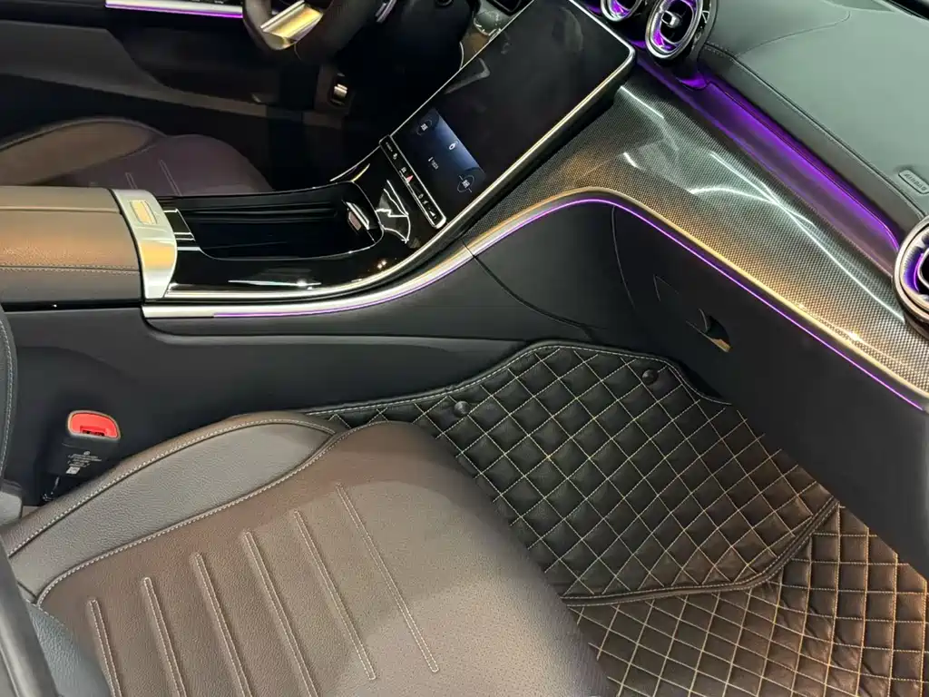 Mercedes-Benz C-Class 2024