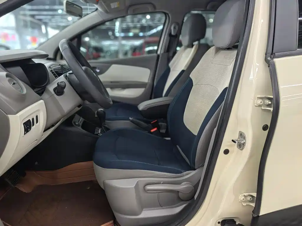 Renault Captur 2015 — фото 12