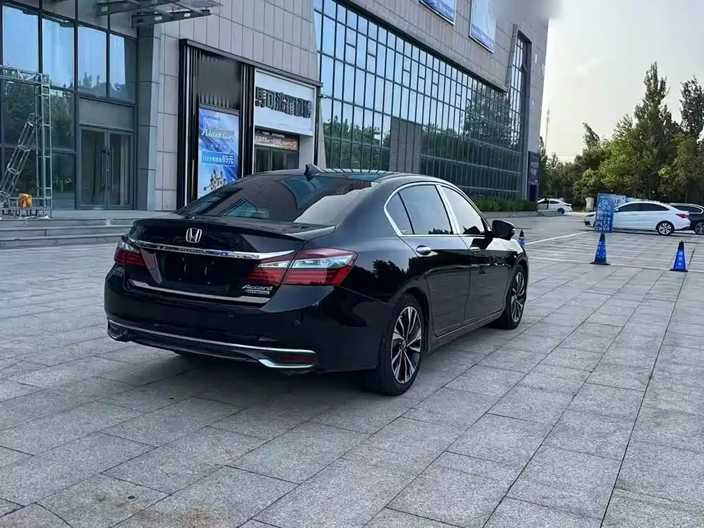 Honda Accord 2018 — фото 7
