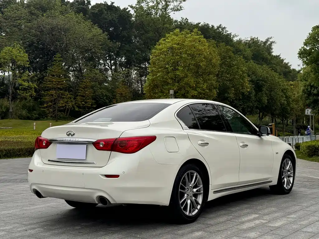 Infiniti Q50L 2018 — фото 11