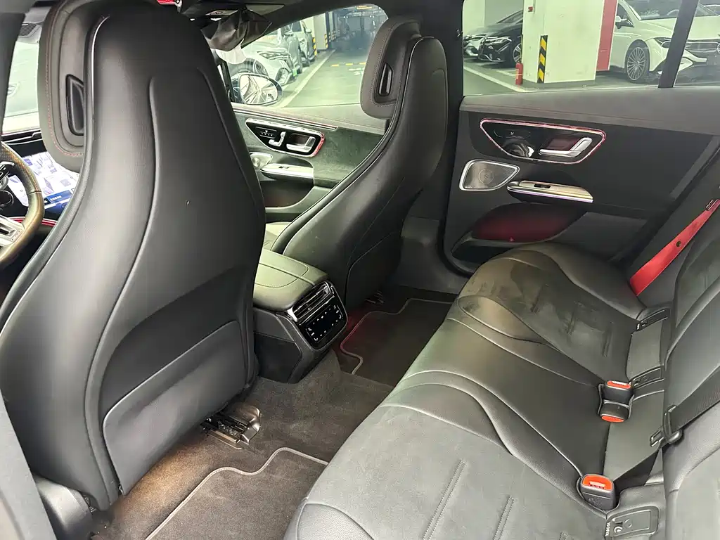 Mercedes-Benz EQE AMG 2023 — фото 16