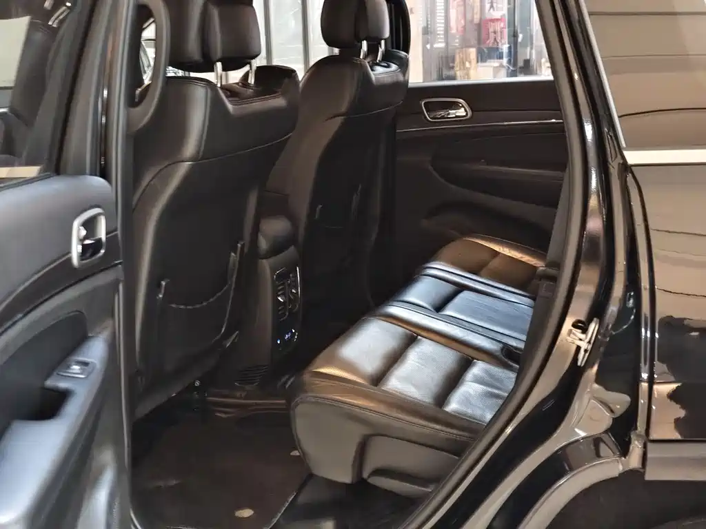 Jeep Grand Cherokee 2019 — фото 9