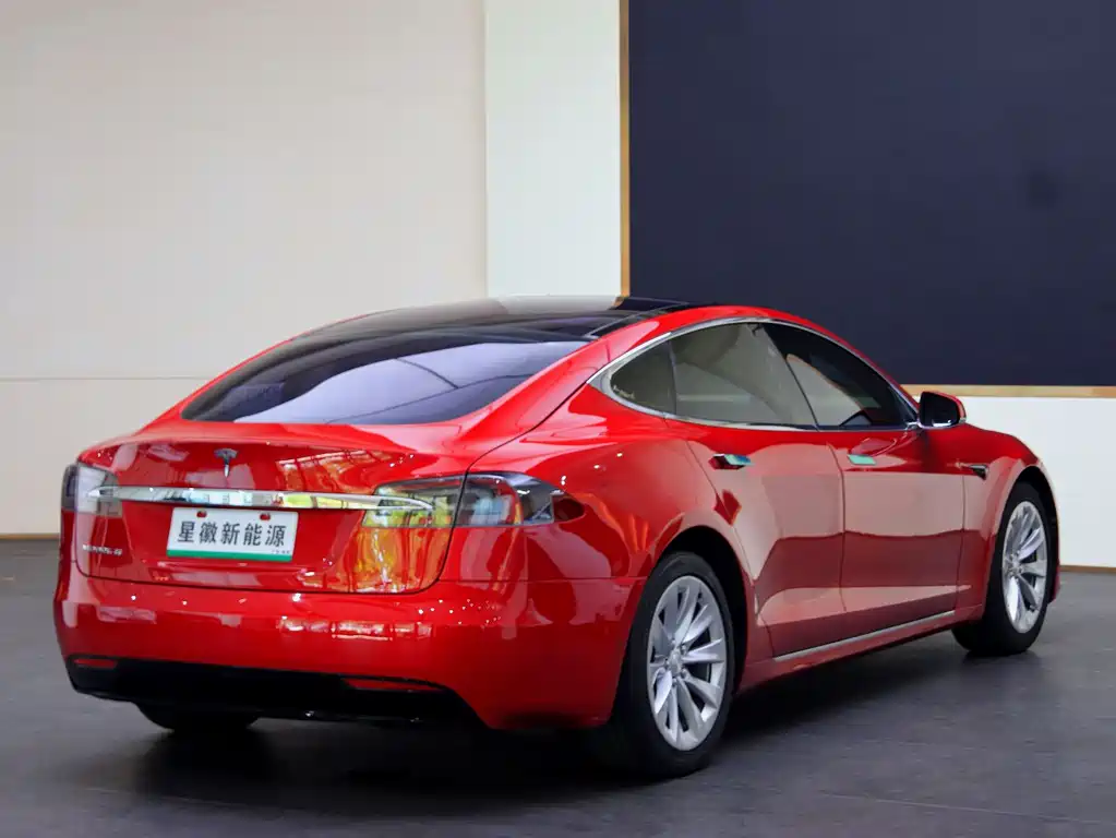 Tesla Model S 2017 — фото 17