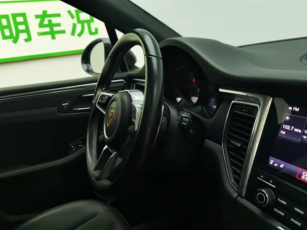 Porsche Macan 2017 — фото 22