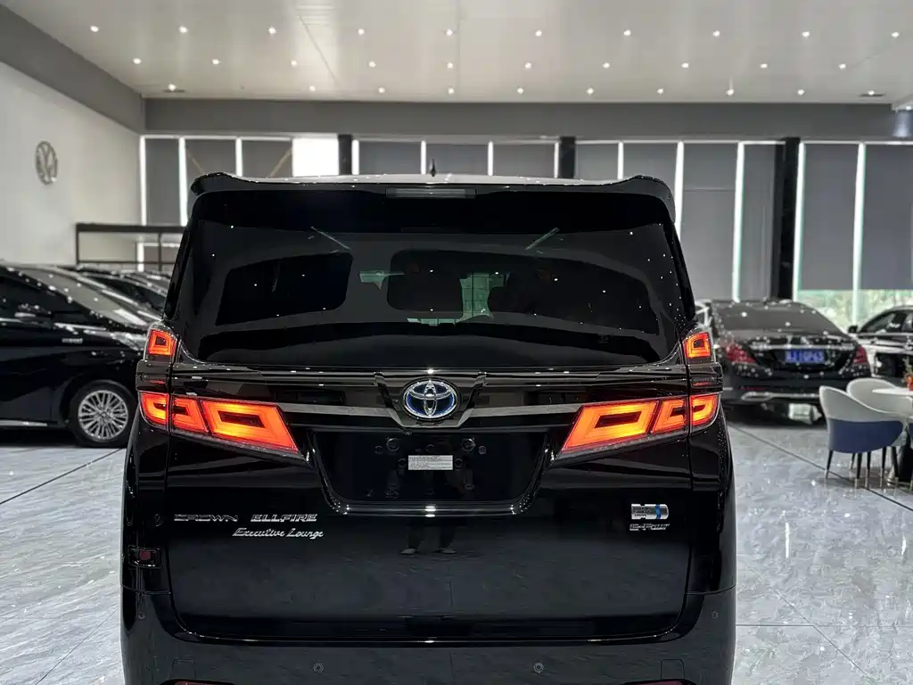 Toyota Vellfire 2023 — фото 20