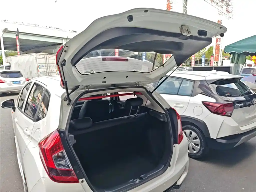 Honda Fit 2017 — фото 19