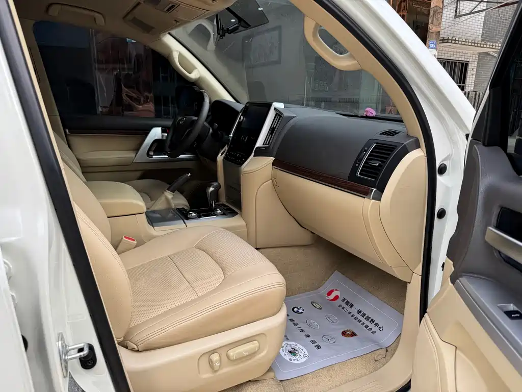Toyota Land Cruiser 2017 — фото 11