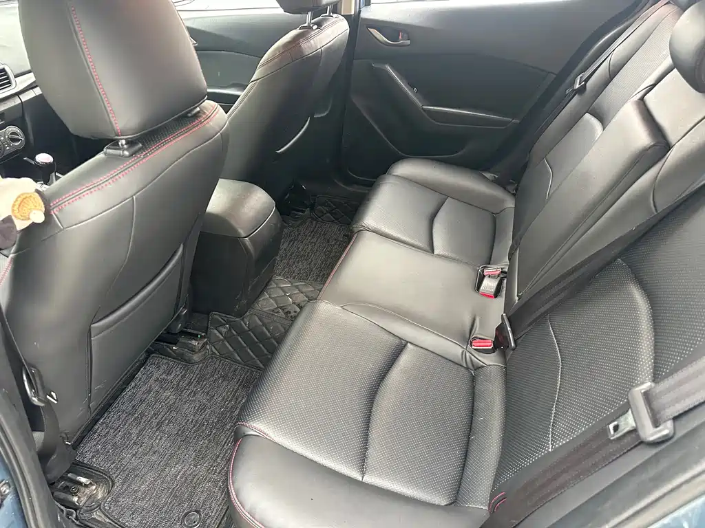 Mazda 3 Axela 2017 — фото 14