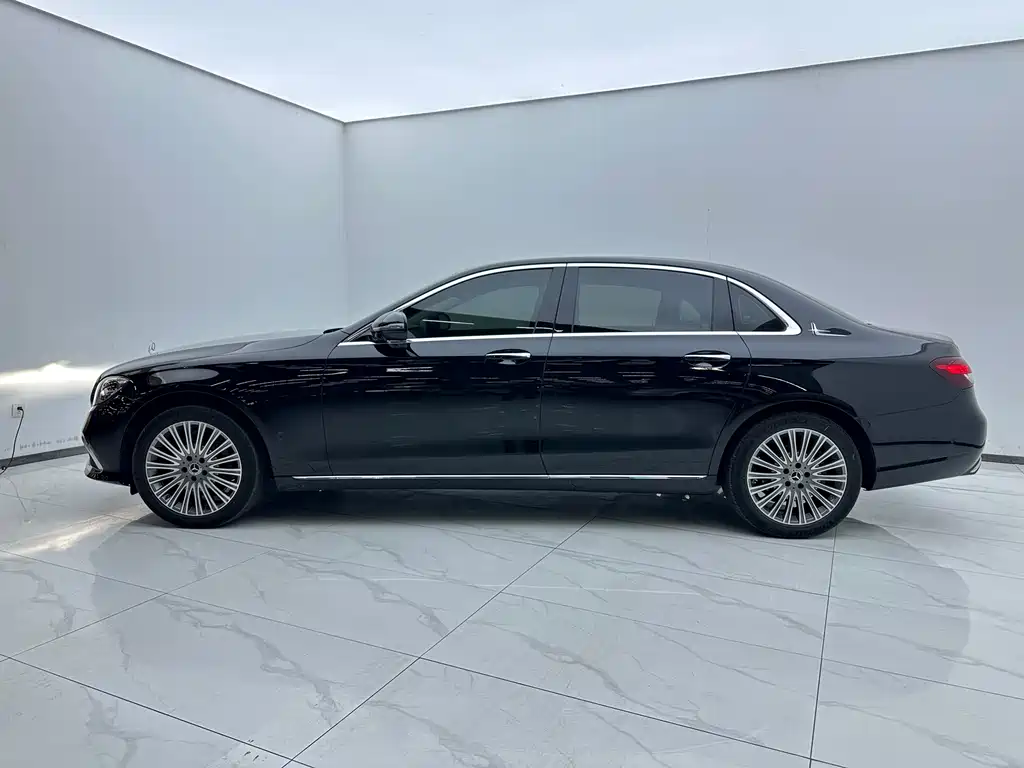 Mercedes-Benz E-Class 2022 — фото 3