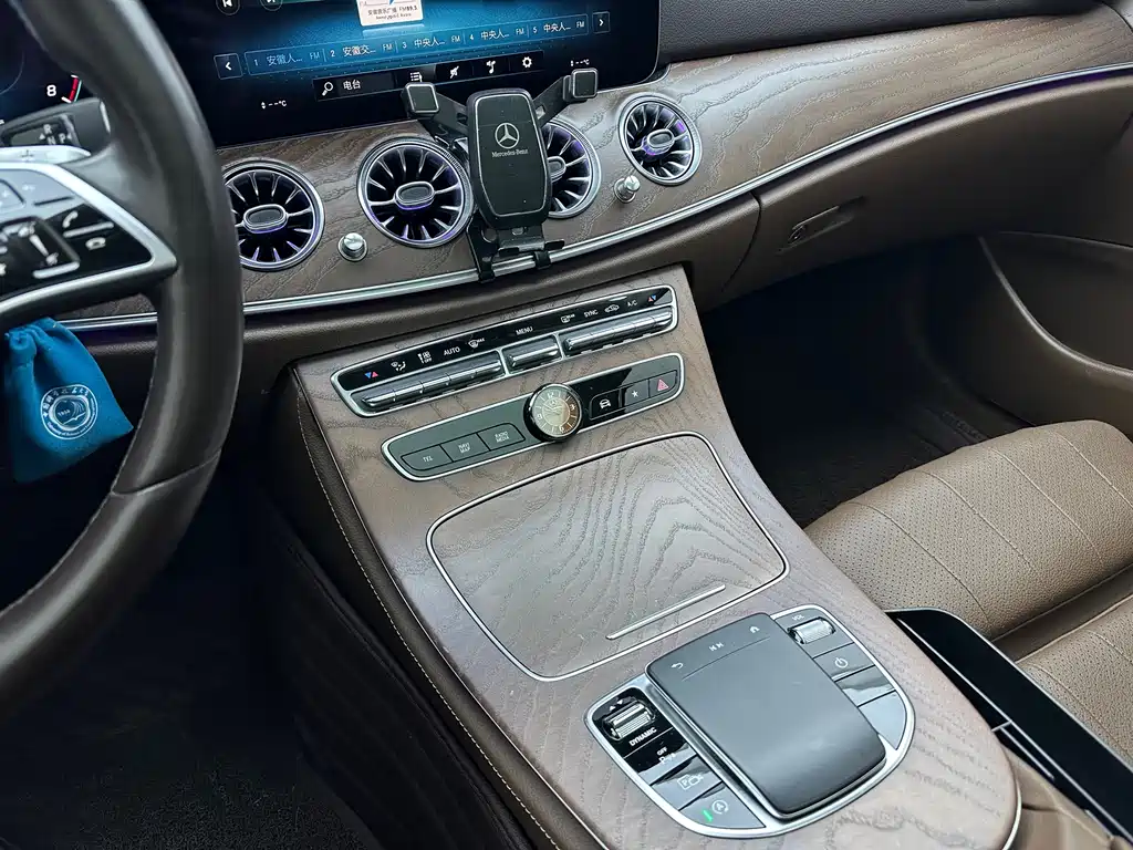 Mercedes-Benz E-Class 2022 — фото 14