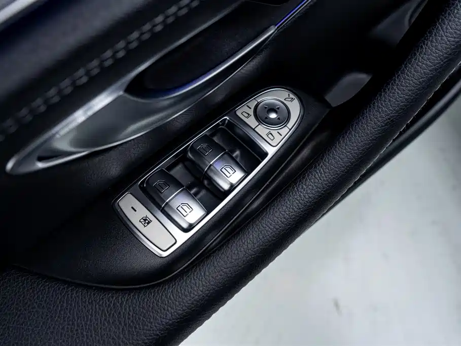 Mercedes-Benz E-Class 2019 — фото 21