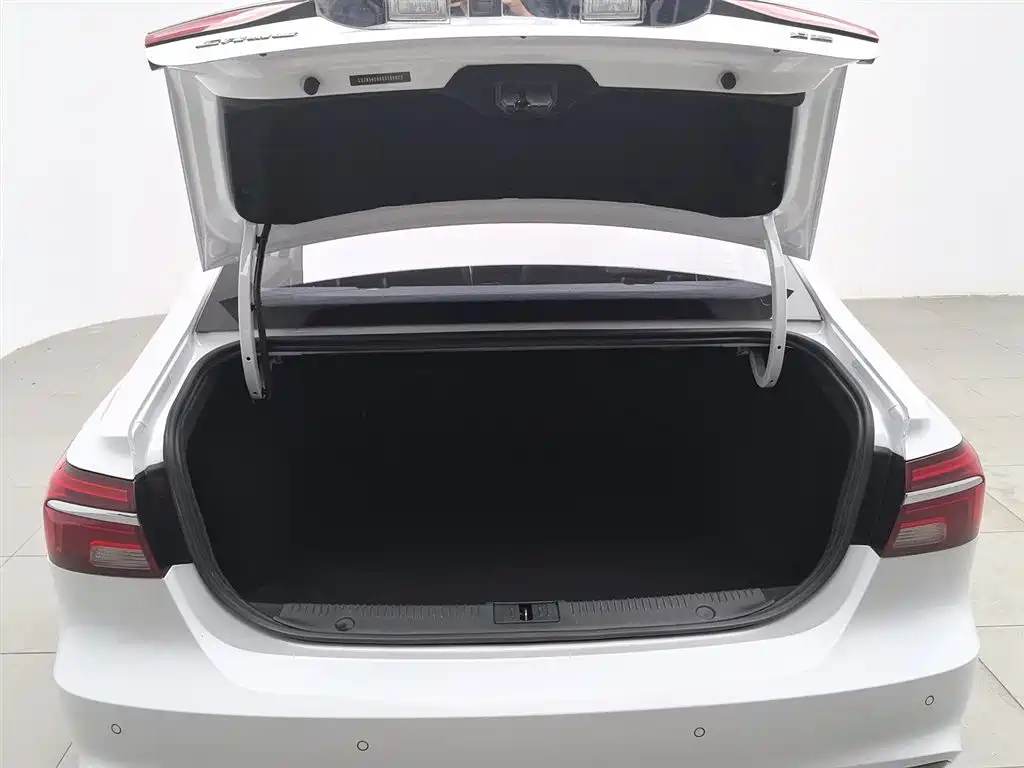 Roewe i6 Classic 2020 — фото 16