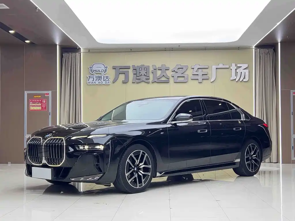 BMW 7 Series 2024 — фото 1