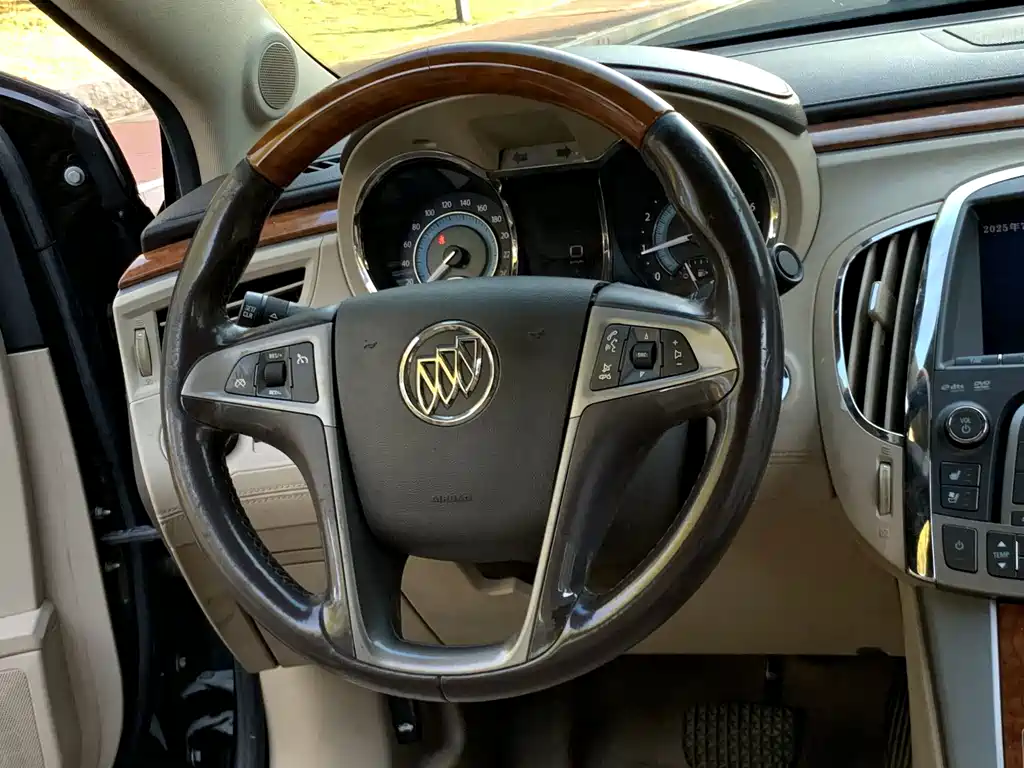 Buick LaCrosse 2013 — фото 10