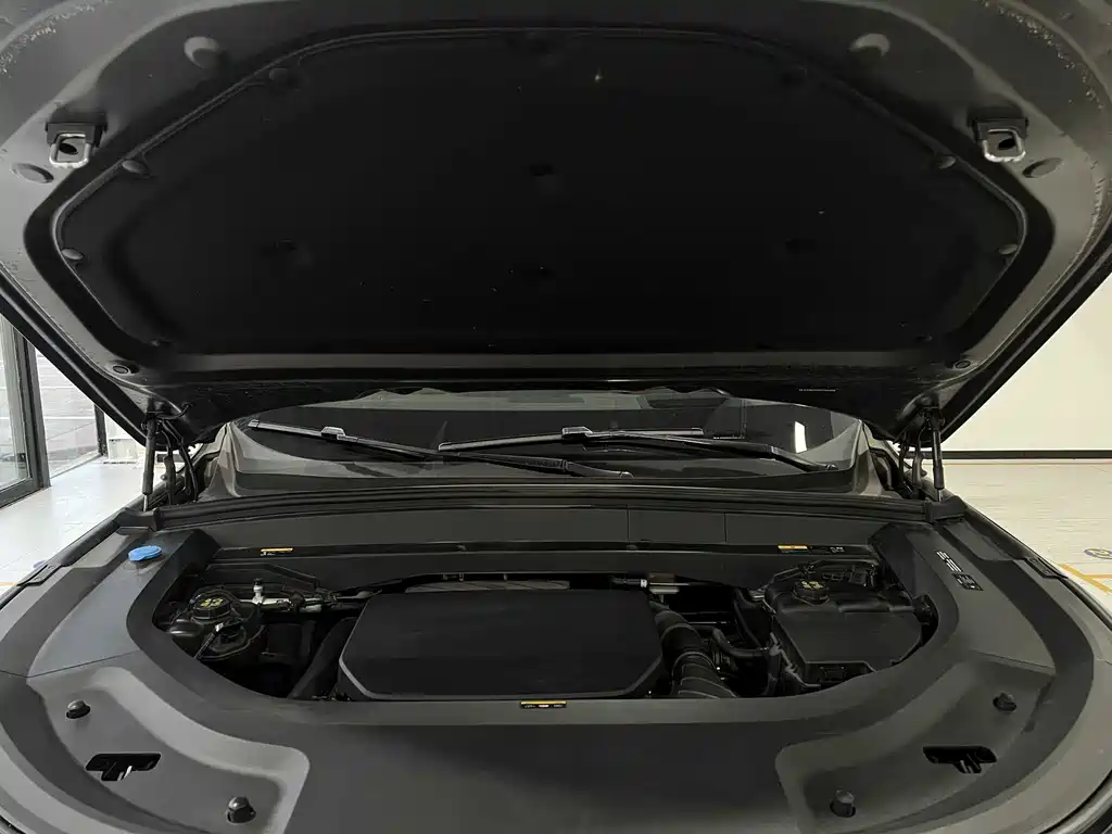 Li Auto Li L8 2025