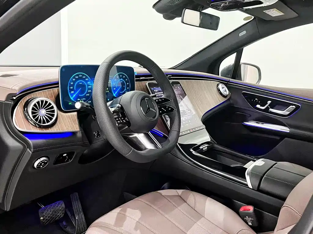 Mercedes-Benz EQE SUV 2025
