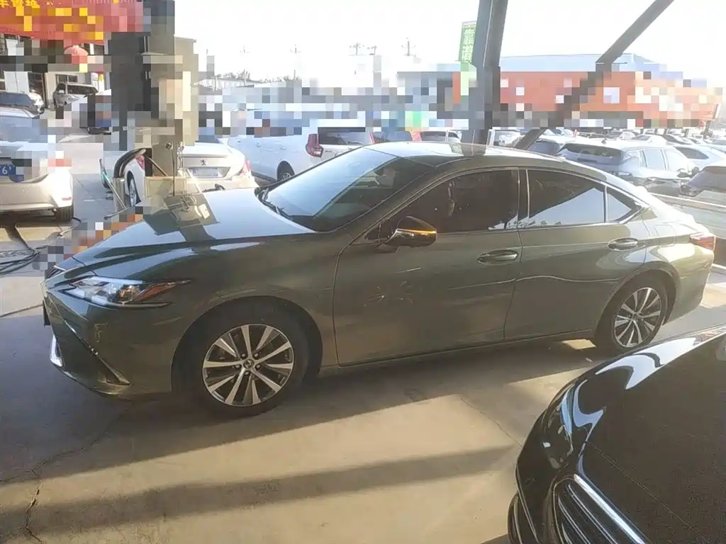 Lexus ES 2020 — фото 6