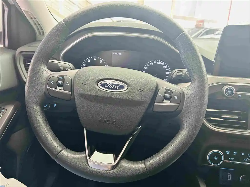 Ford Focus 2020 — фото 15