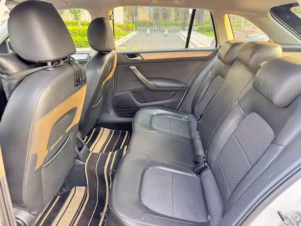 Skoda Rapid Spaceback 2014 — фото 9