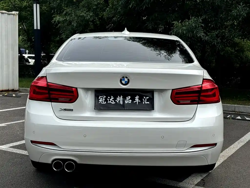 BMW 3 Series 2019 — фото 11