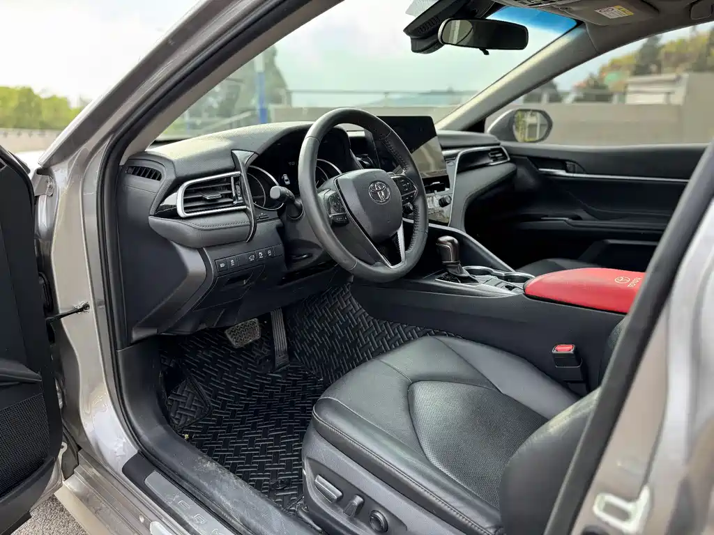 Toyota Camry 2023 — фото 17