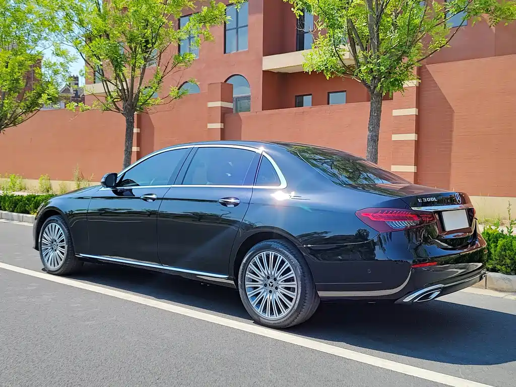 Mercedes-Benz E-Class 2023 — фото 34