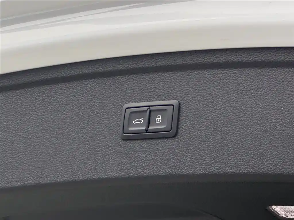 Audi Q5L 2023 — фото 19