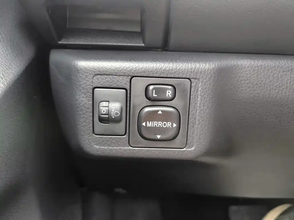 Toyota Yaris L 2022 — фото 21