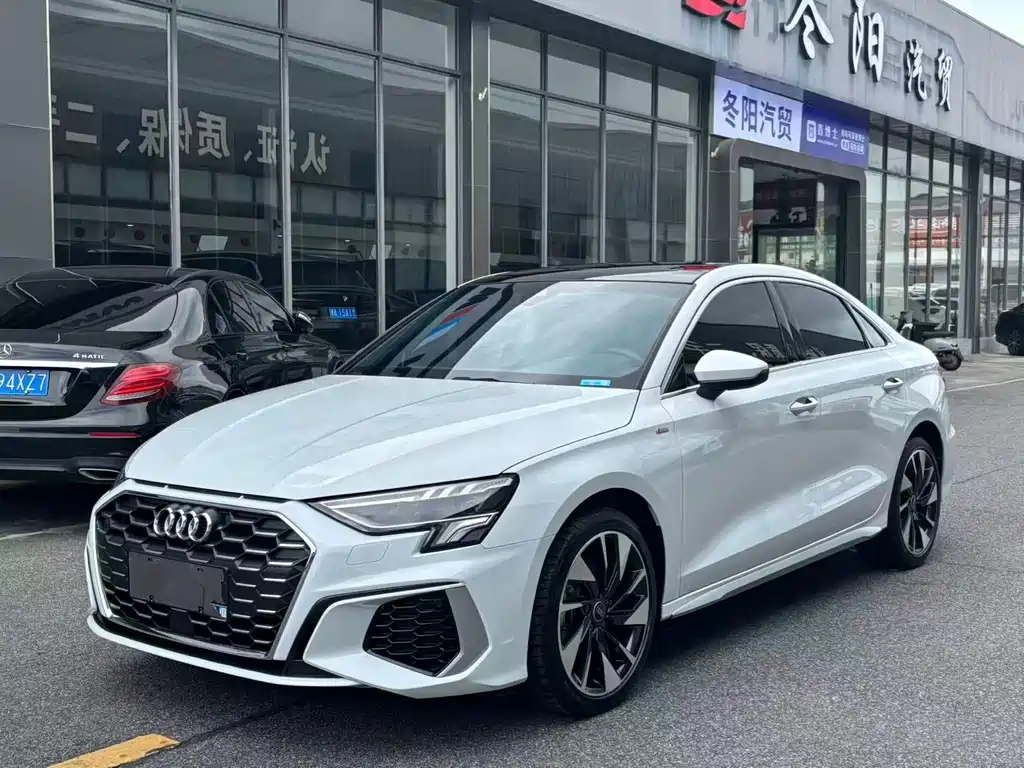 Audi A3 2023 — фото 1