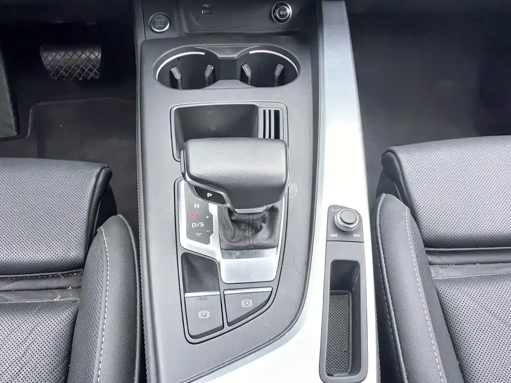Audi A4L 2023 — фото 10