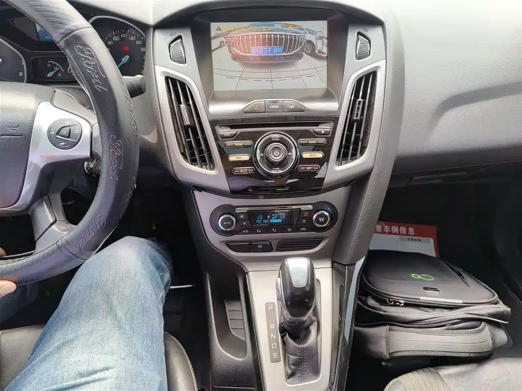 Ford Focus 2014 — фото 14