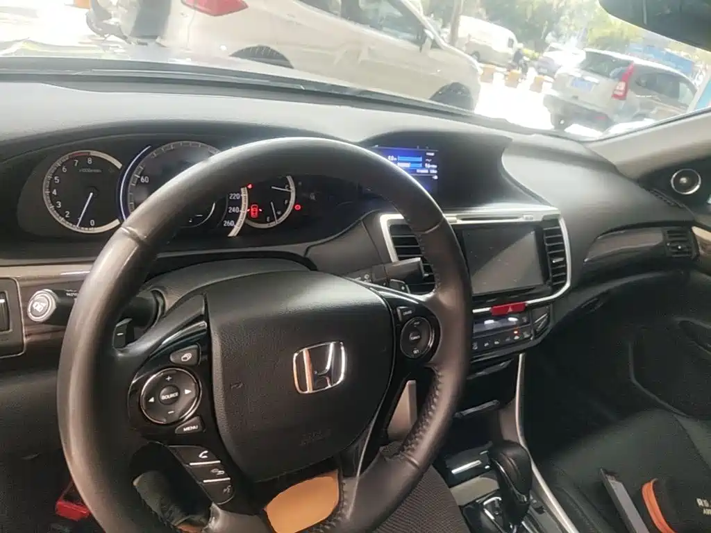 Honda Accord 2017 — фото 10