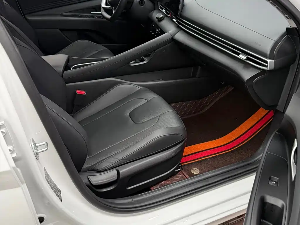 Hyundai Elantra 2022 — фото 11