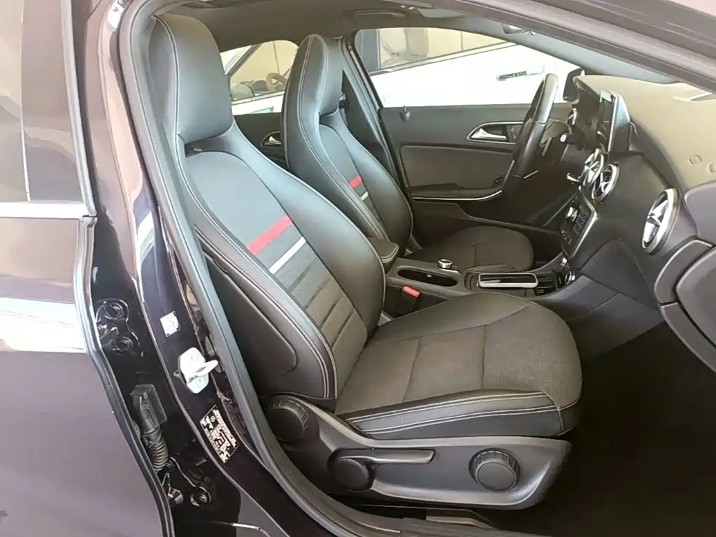 Mercedes-Benz A-Class 2016 — фото 25