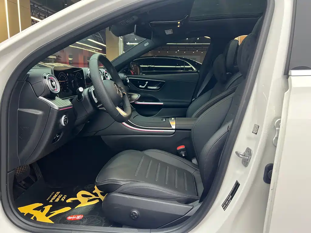 Mercedes-Benz C-Class 2025 — фото 12
