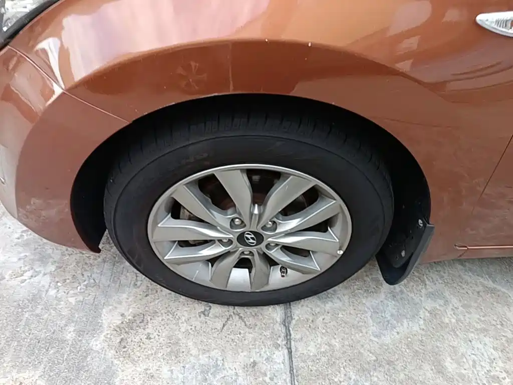 Hyundai Elantra Langdong 2015 — фото 23