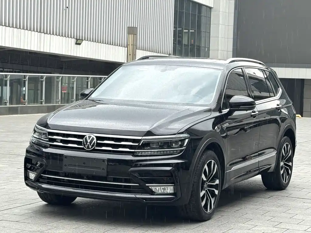 Volkswagen Tiguan L 2021 — фото 1