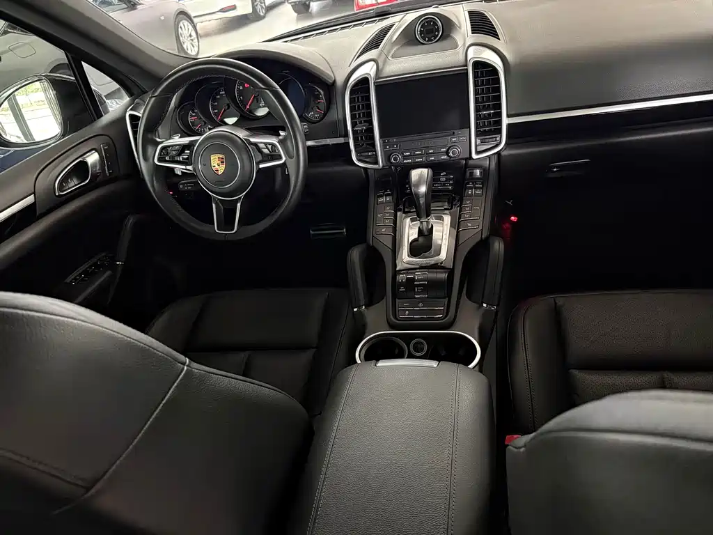 Porsche Cayenne 2017 — фото 9