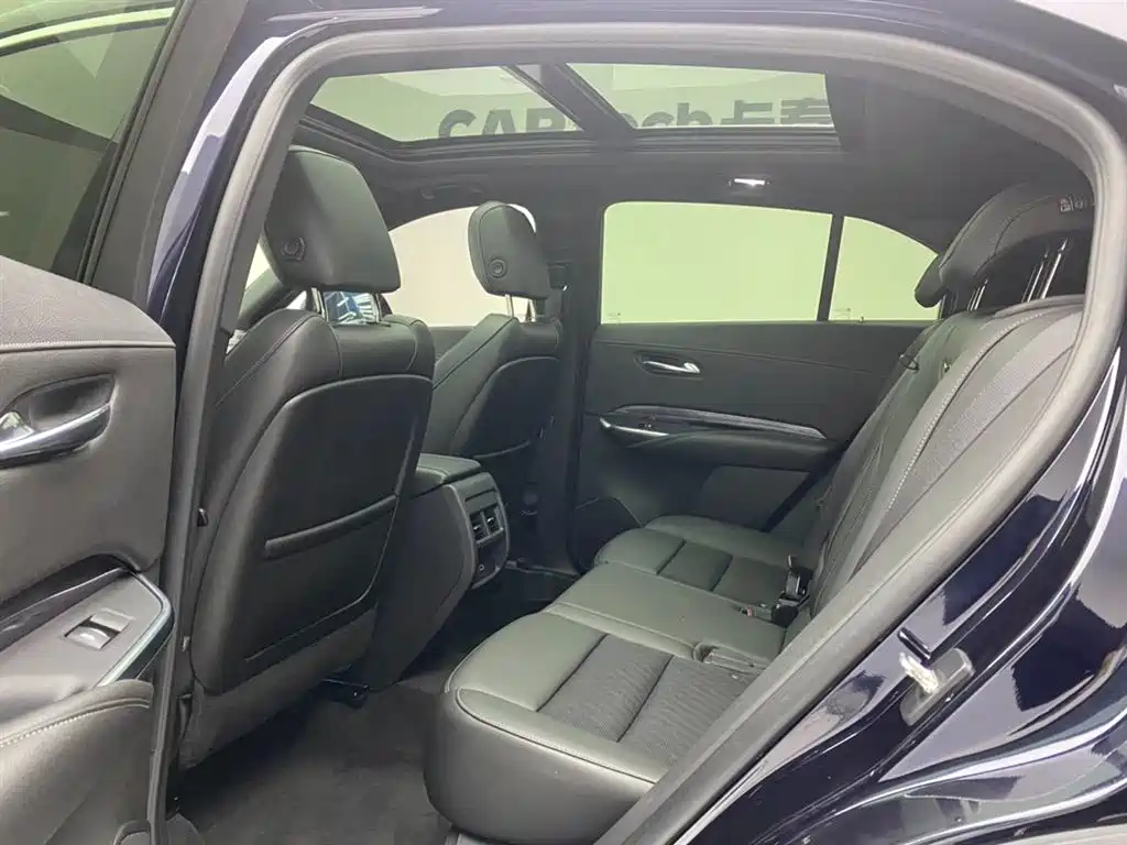 Cadillac XT4 2020 — фото 19