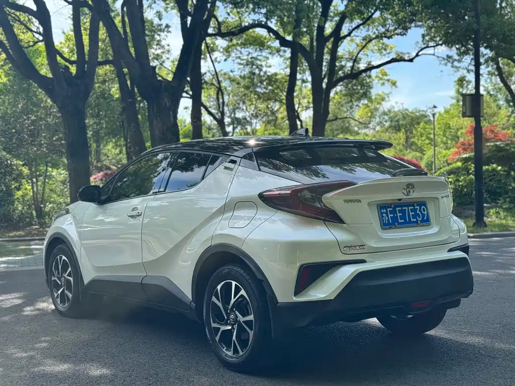 Toyota C-HR 2019 — фото 11