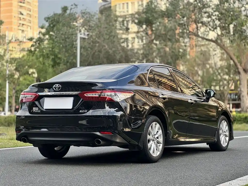 Toyota Camry 2019 — фото 9