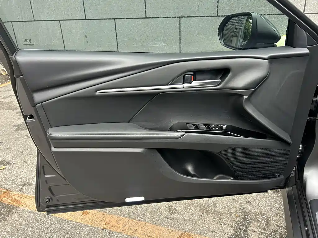 Toyota Camry 2025 — фото 13