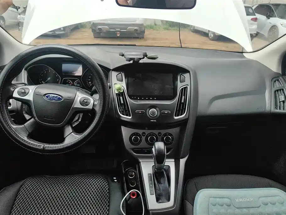 Ford Focus 2014 — фото 11