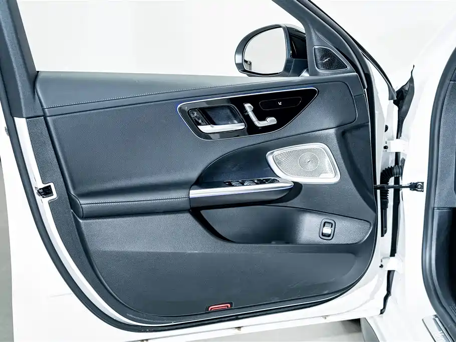 Mercedes-Benz C-Class 2024 — фото 16