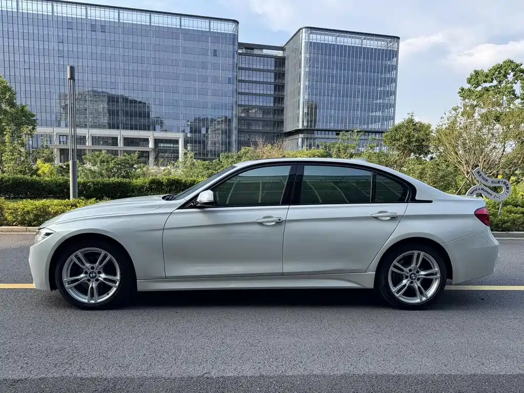 BMW 3 Series 2018 — фото 8