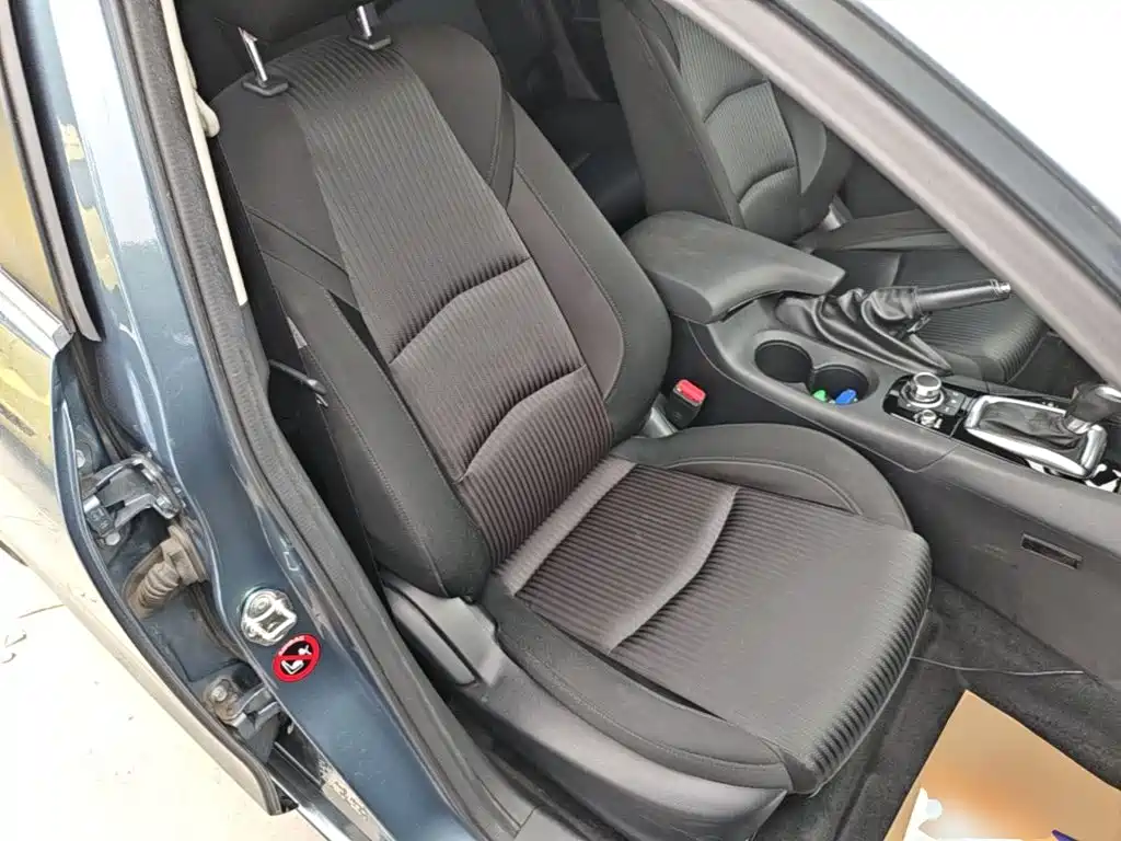 Mazda 3 Axela 2016 — фото 25