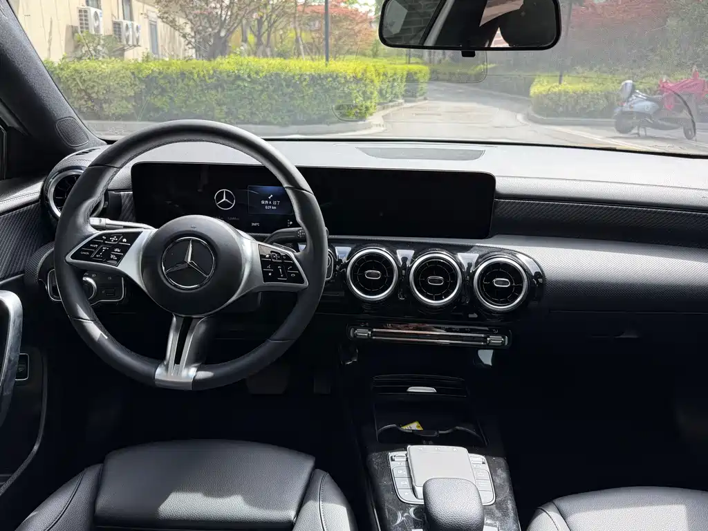Mercedes-Benz A-Class 2023 — фото 9