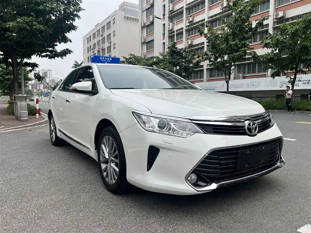 Toyota Camry 2017 — фото 6